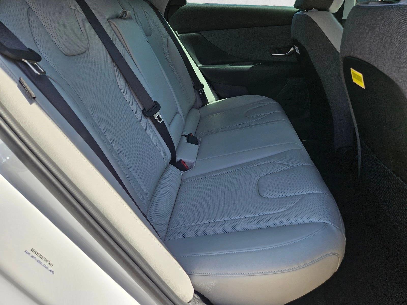 2025 Hyundai Elantra Limited - Photo 19