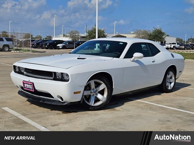 2014 Dodge Challenger SXT's photo
