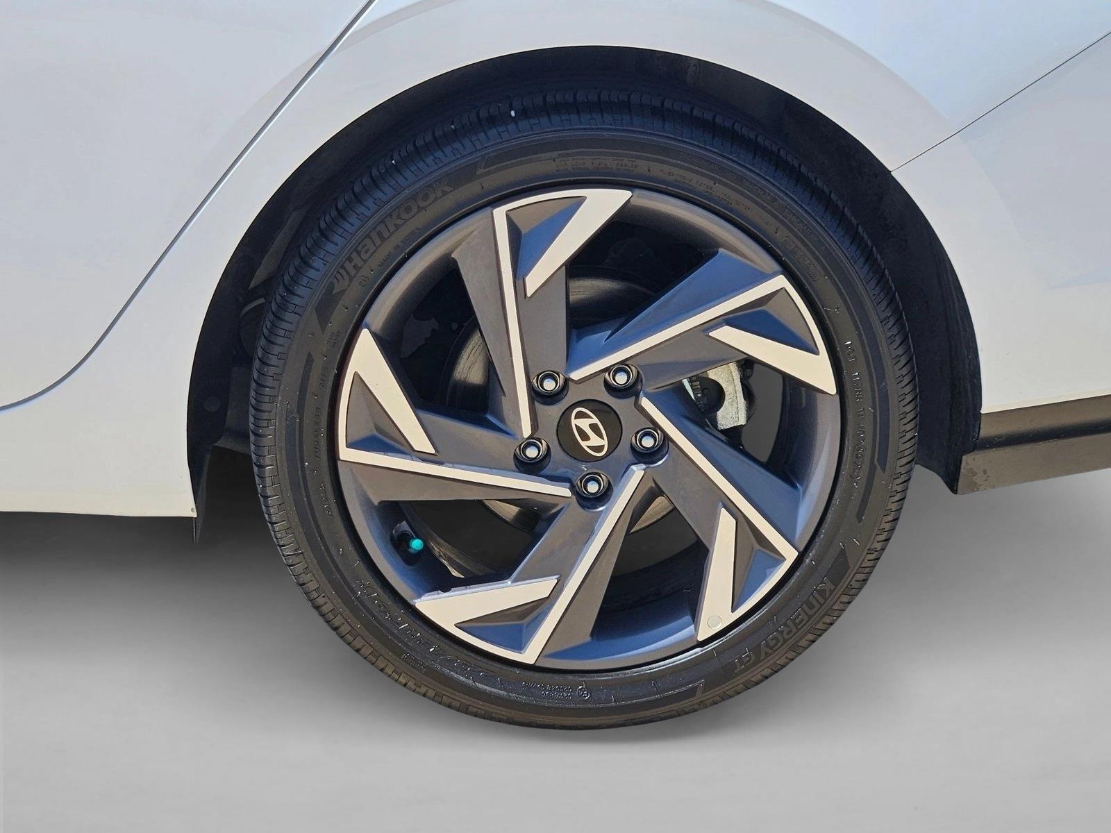 2025 Hyundai Elantra Limited - Photo 23