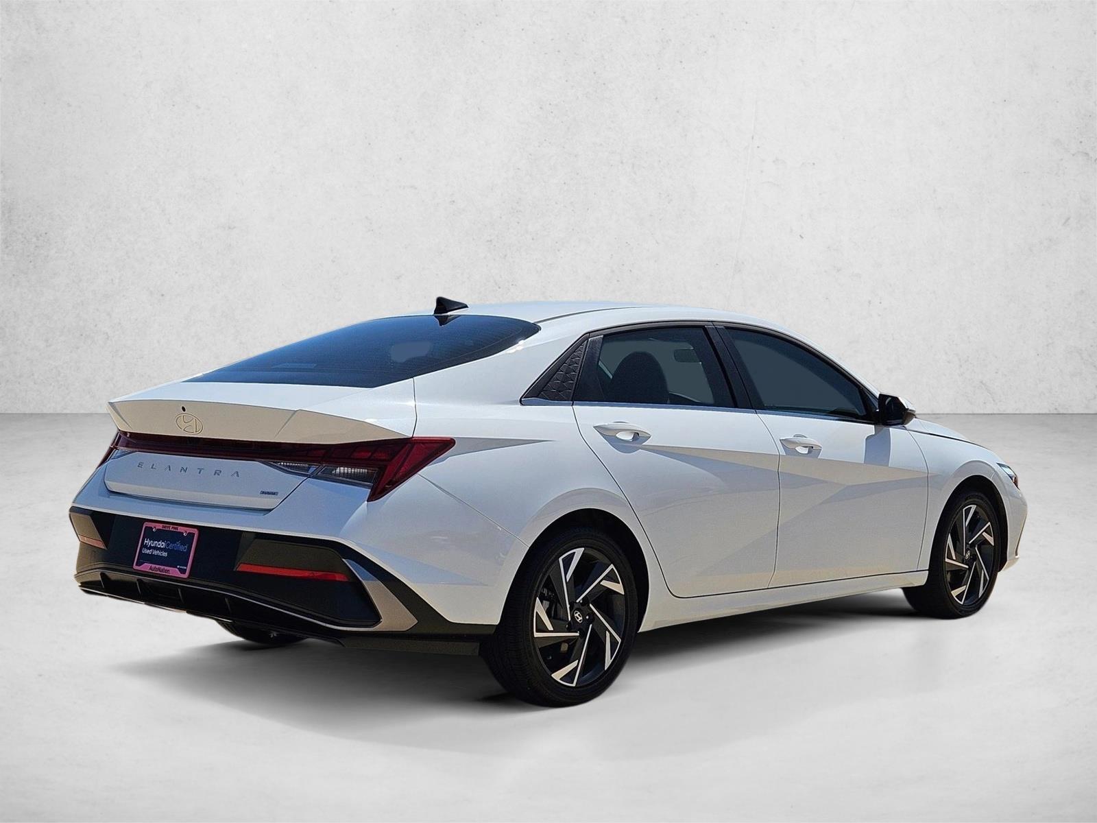 2025 Hyundai Elantra Limited - Photo 5