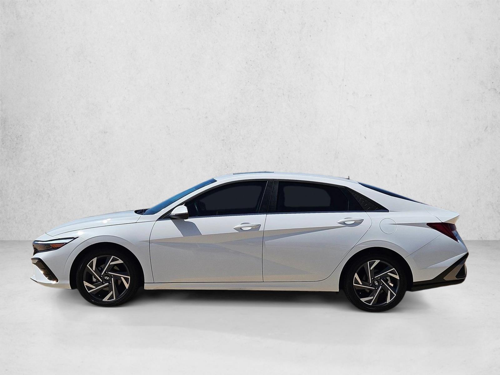 2025 Hyundai Elantra Limited - Photo 9