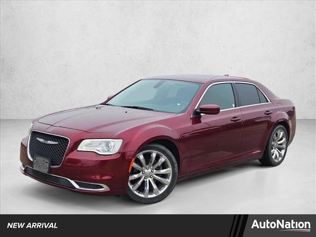 2019 Chrysler 300 Touring's photo