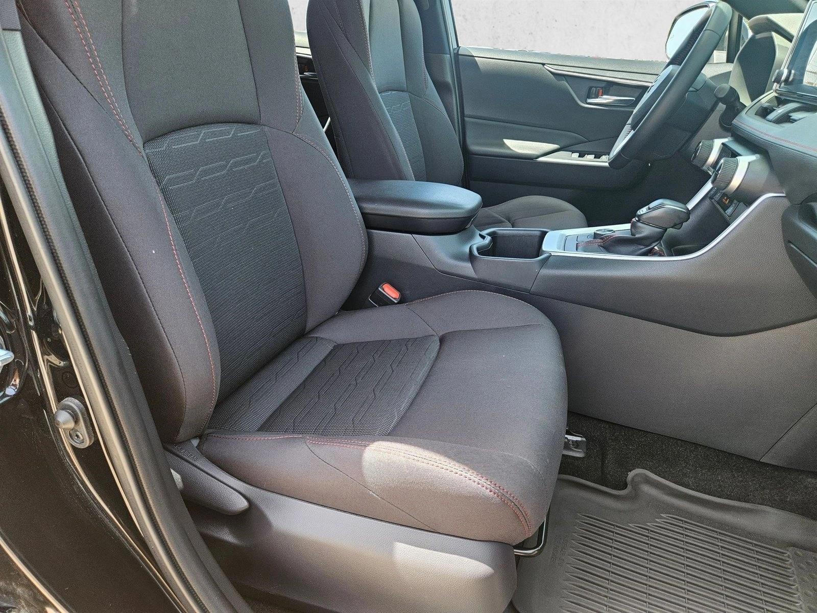 2023 Toyota RAV4 SE - Photo 20