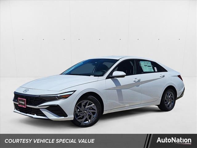 2025 Hyundai Elantra Blue's photo