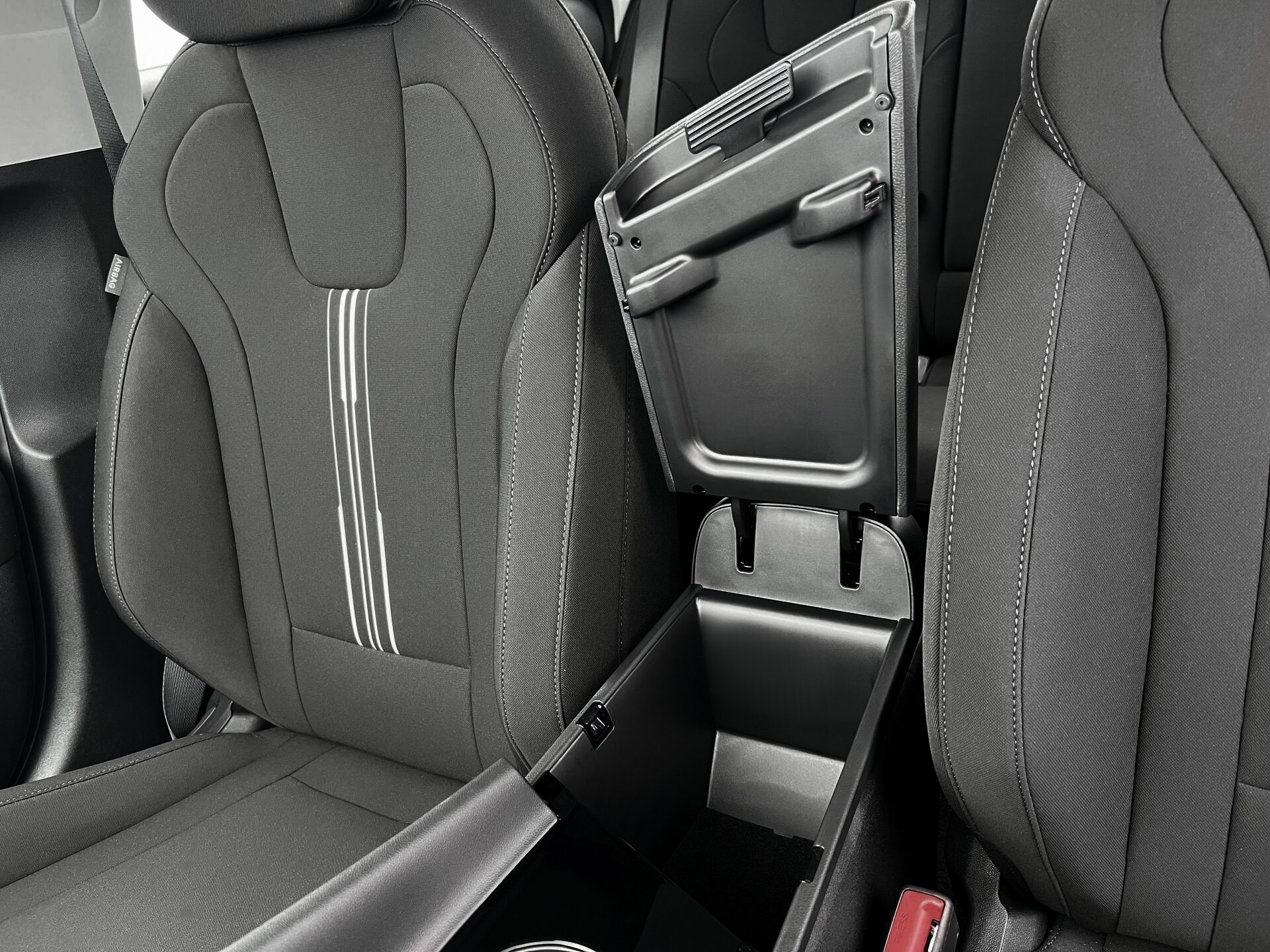 2025 Hyundai Elantra SEL - Photo 18