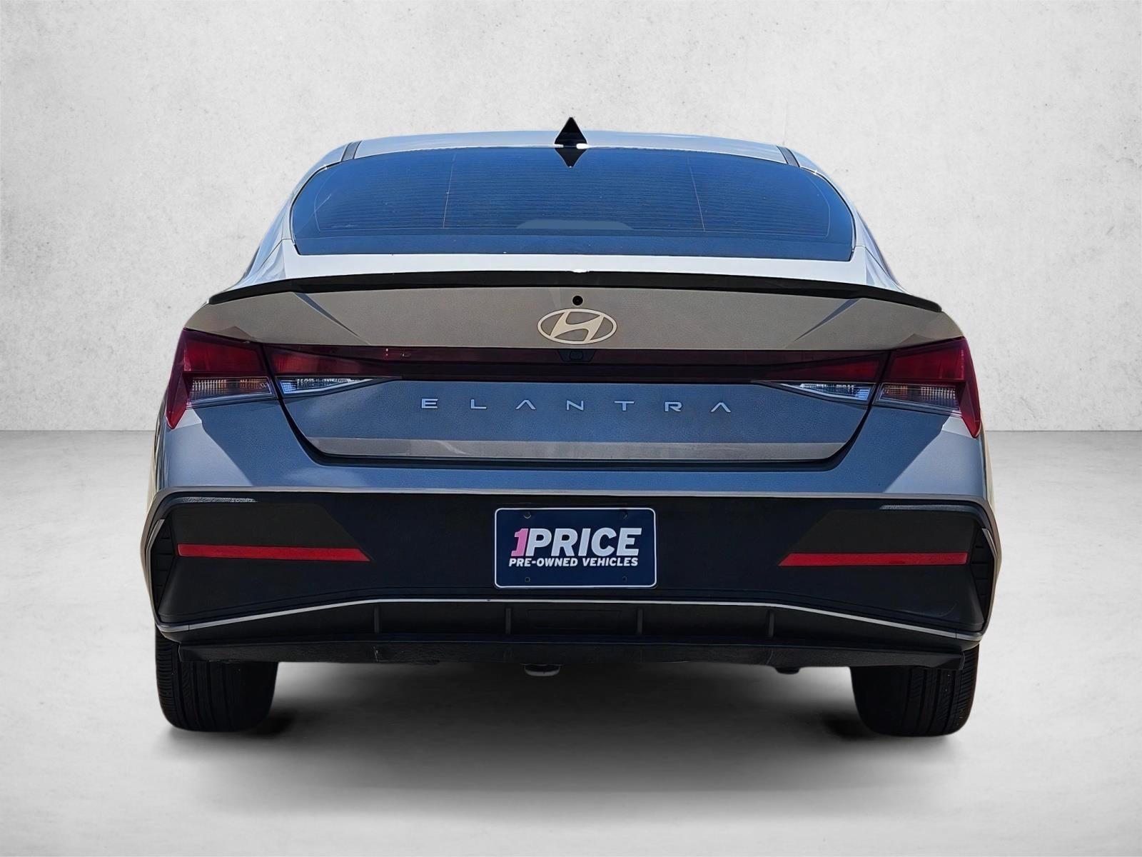 2025 Hyundai Elantra SEL - Photo 6