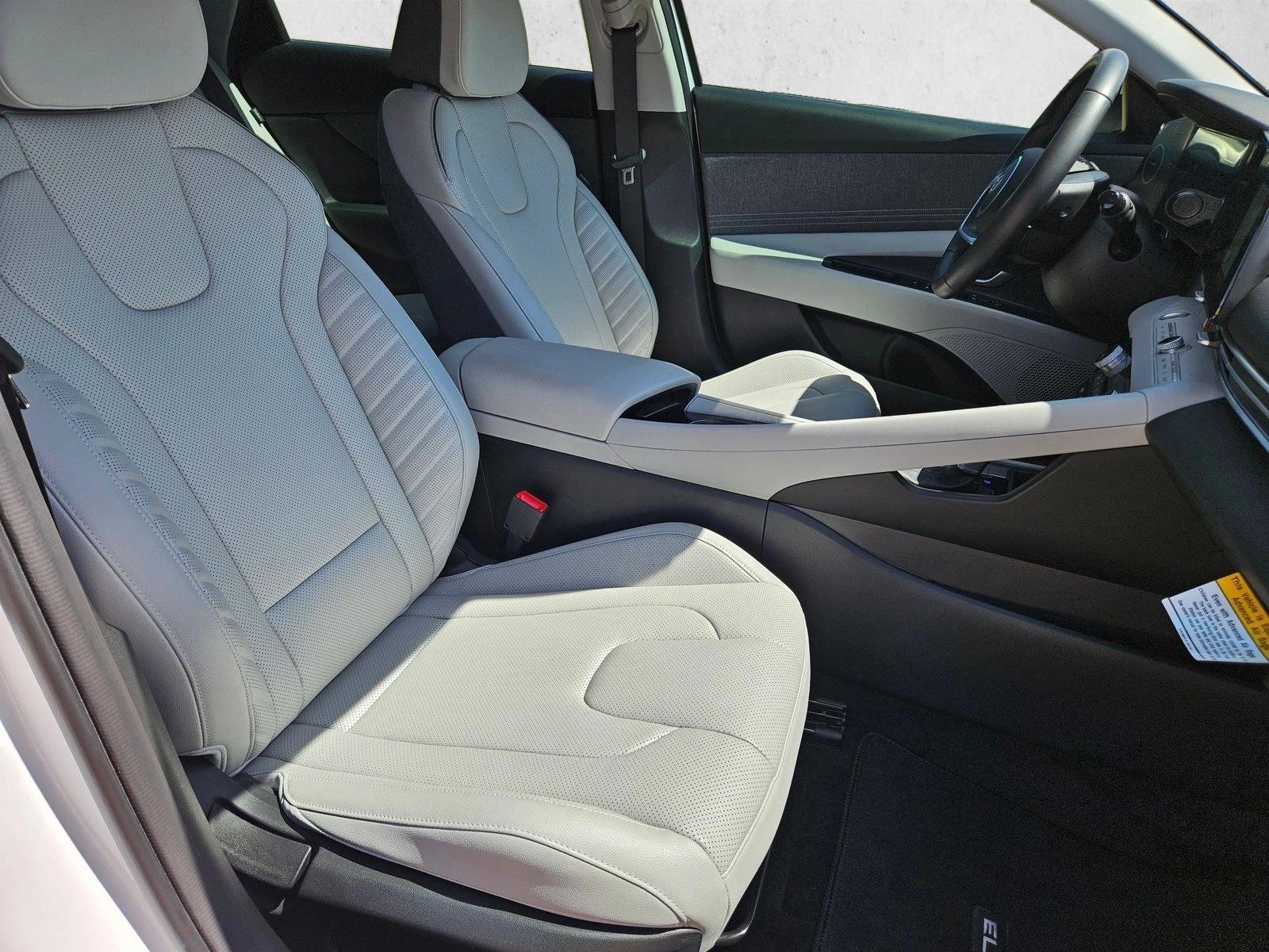 2025 Hyundai Elantra Limited - Photo 20