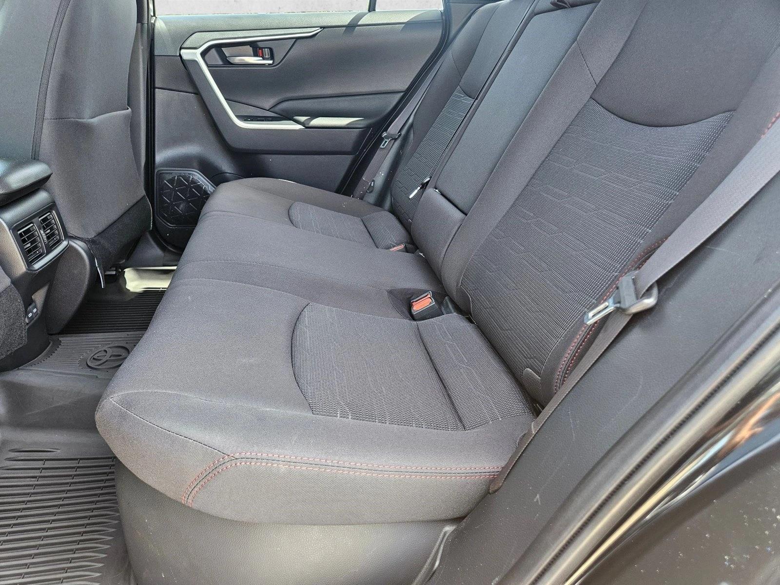 2023 Toyota RAV4 SE - Photo 18