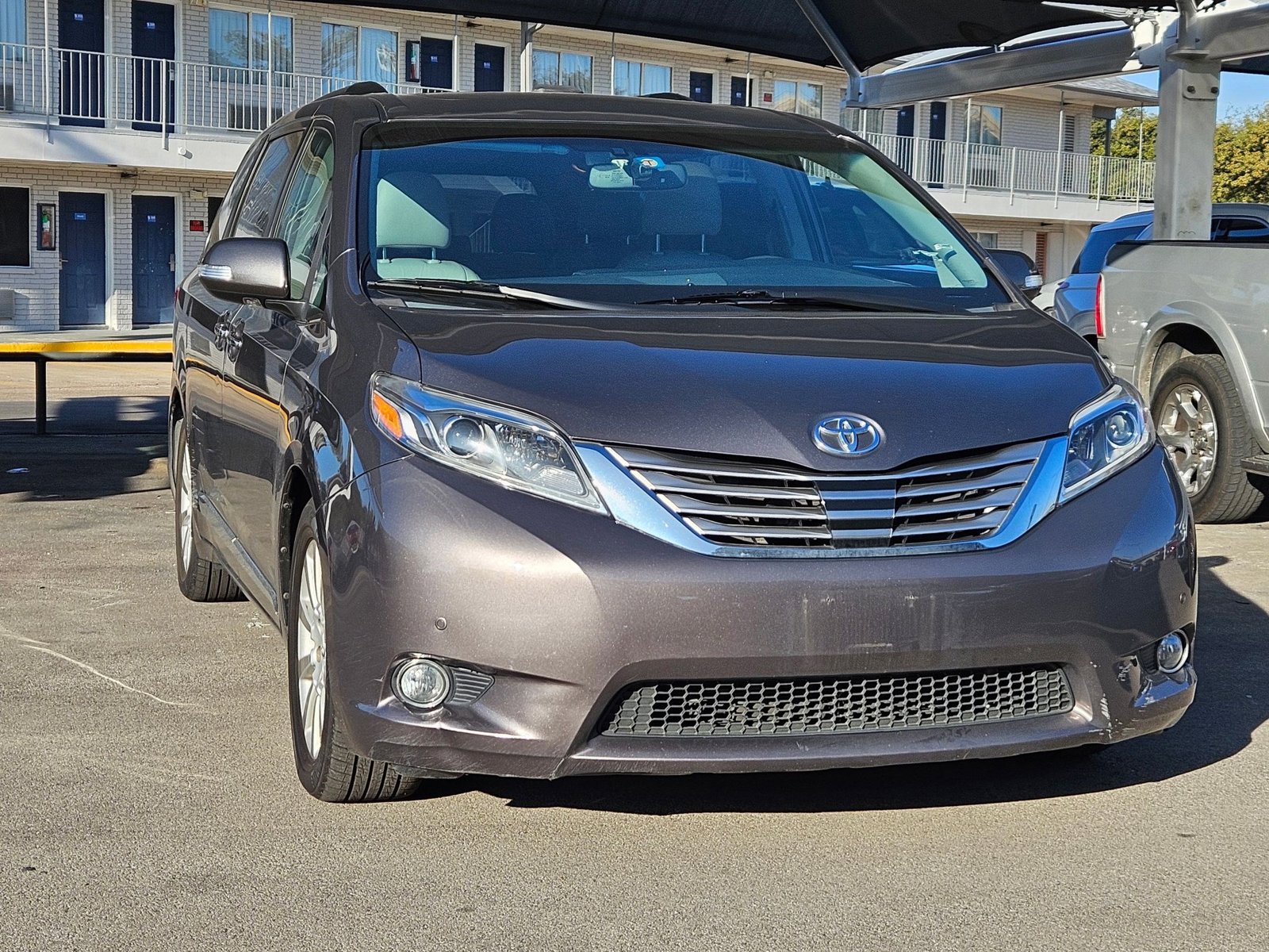2015 Toyota Sienna Limited Premium photo 2