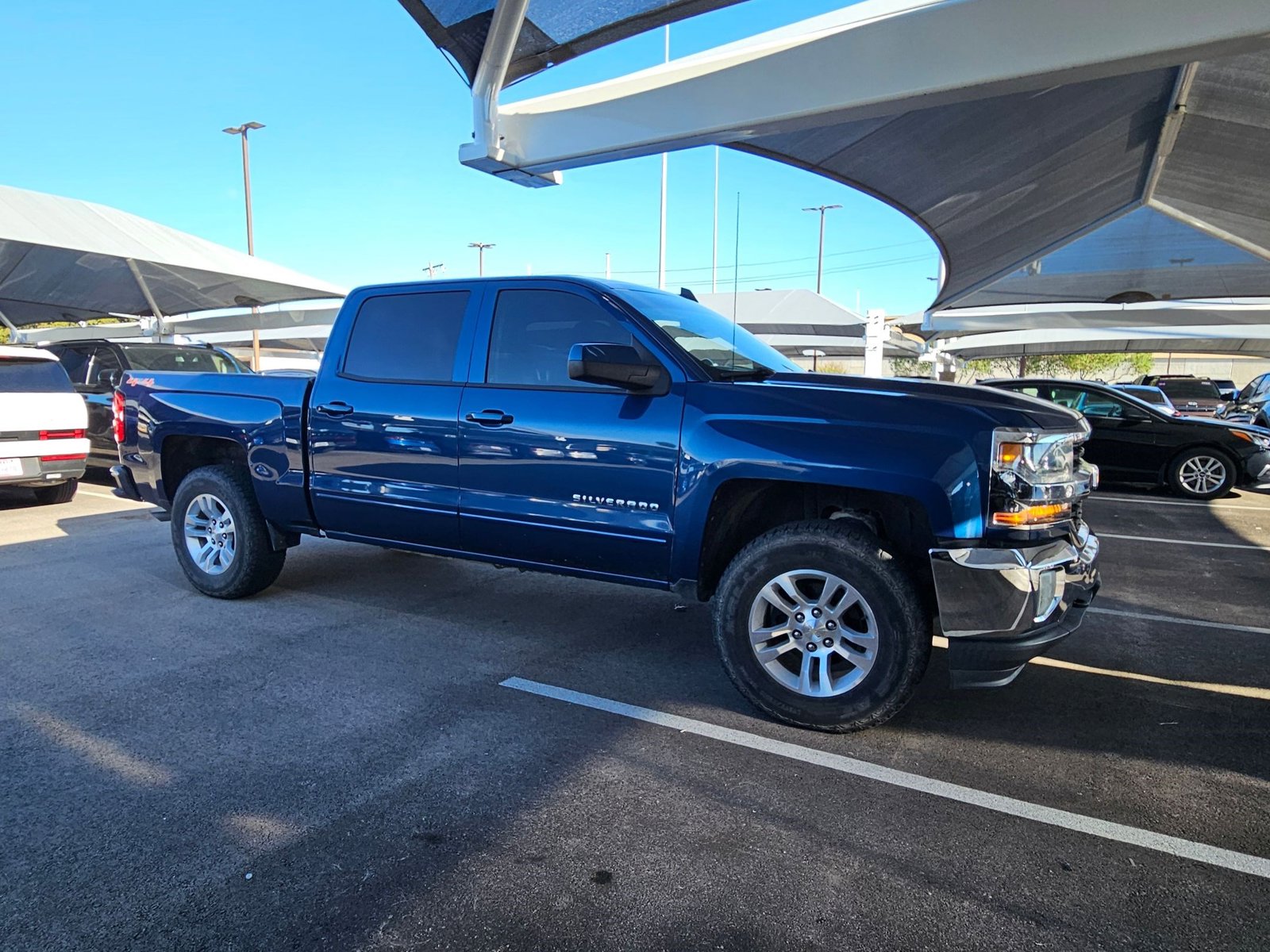 2017 Chevrolet Silverado 1500 LT photo 2