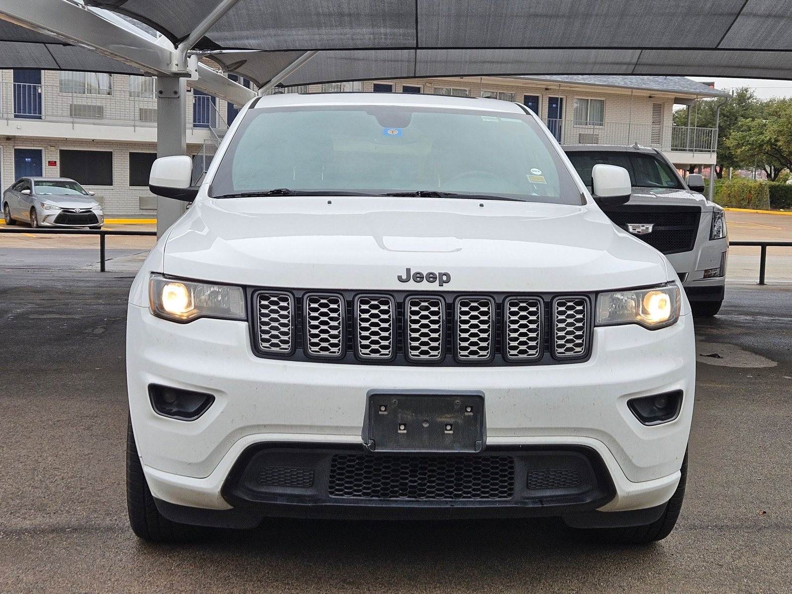 2019 Jeep Grand Cherokee Altitude photo 2