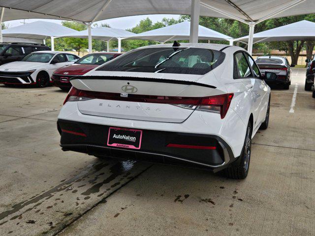 2025 Hyundai Elantra SEL Sport photo 2