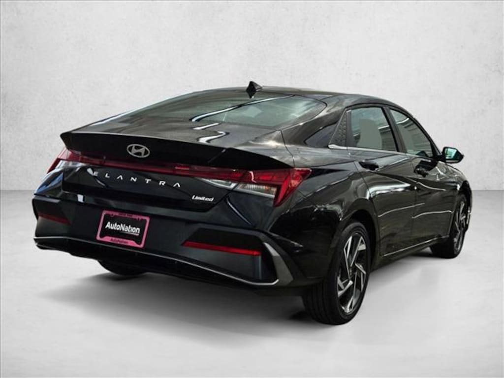 New 2026 Hyundai Elantra Limited 4dr Car
