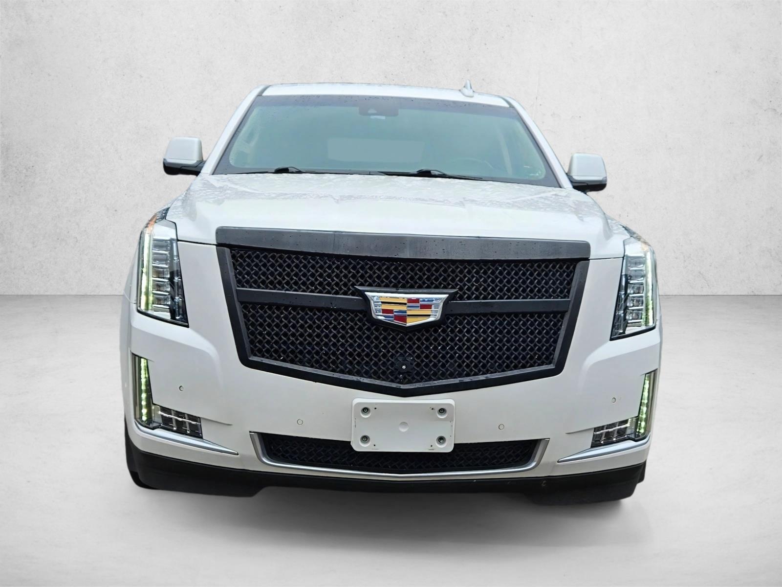 2018 Cadillac Escalade Luxury photo 2