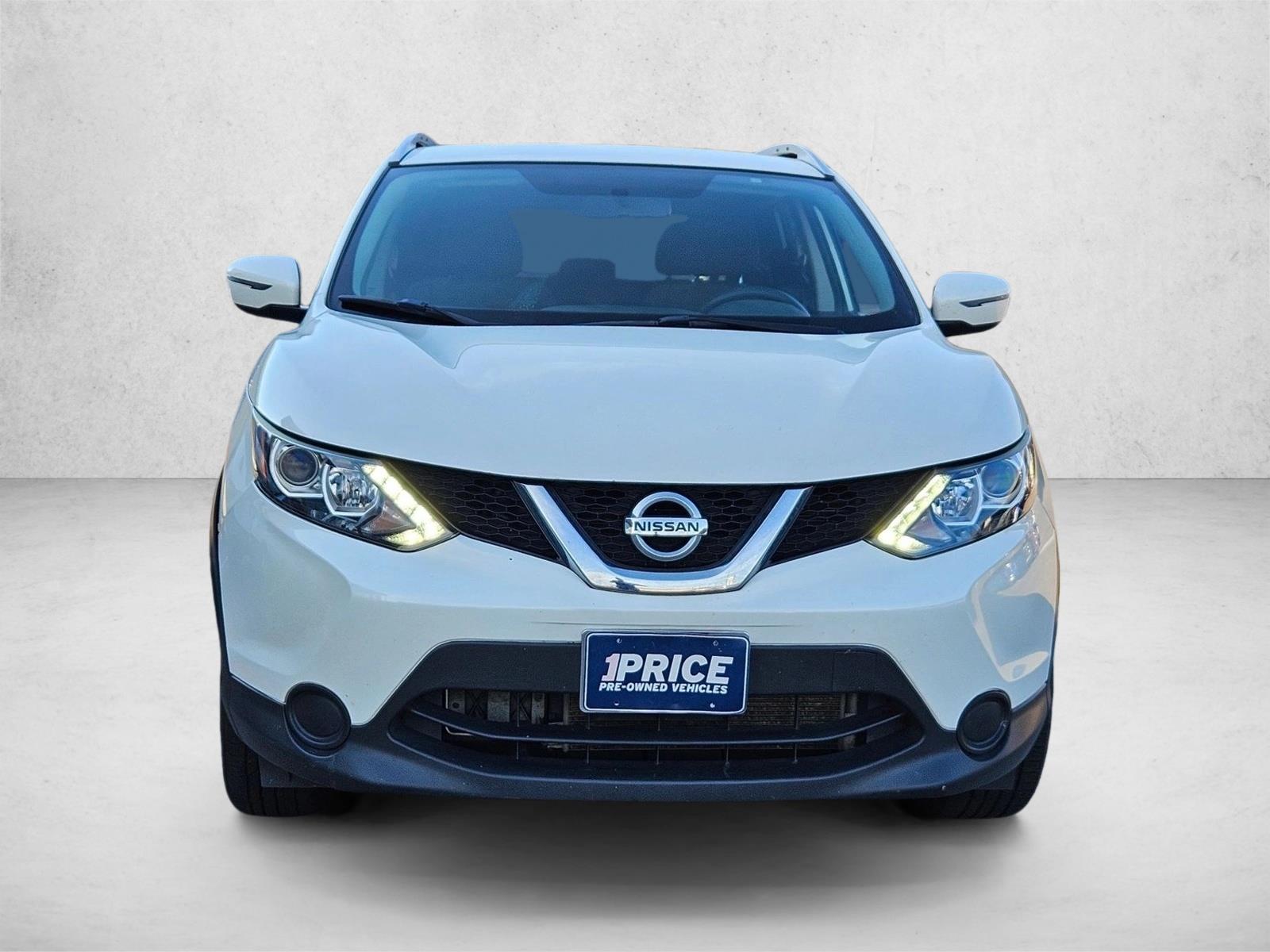 2017 Nissan Rogue Sport SV photo 2