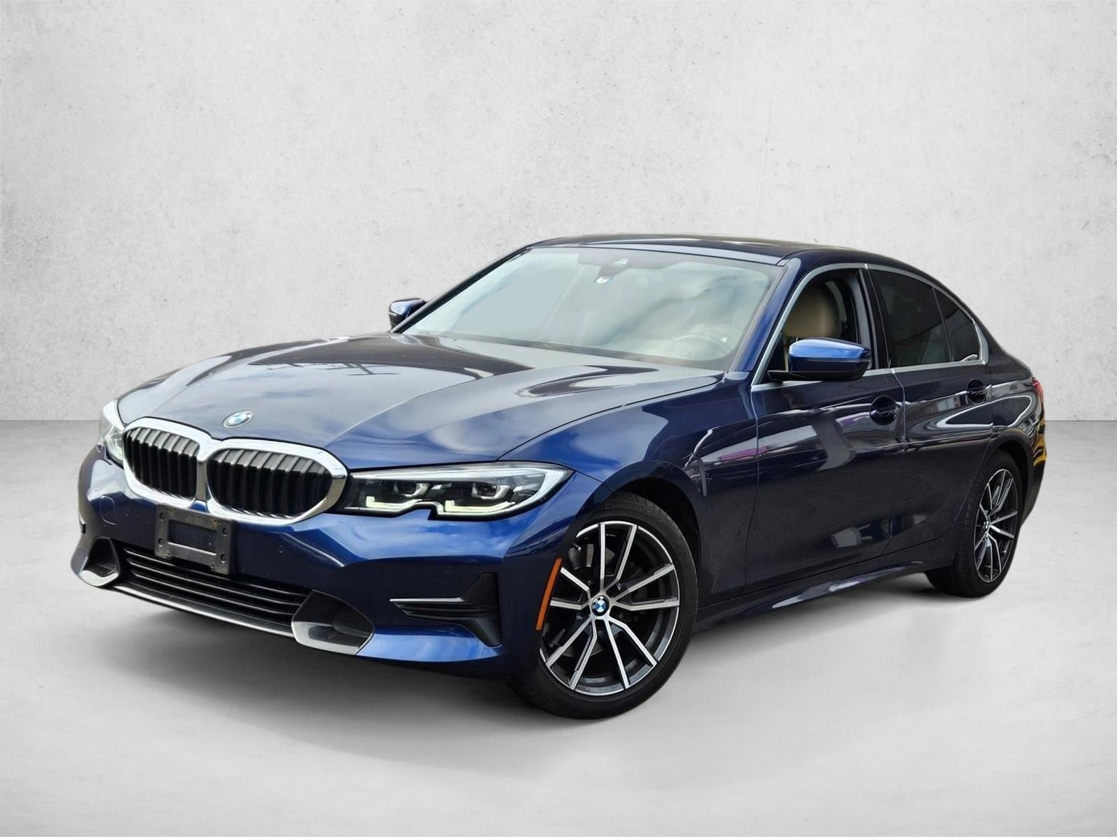 2020 BMW 3 Series 330i's photo