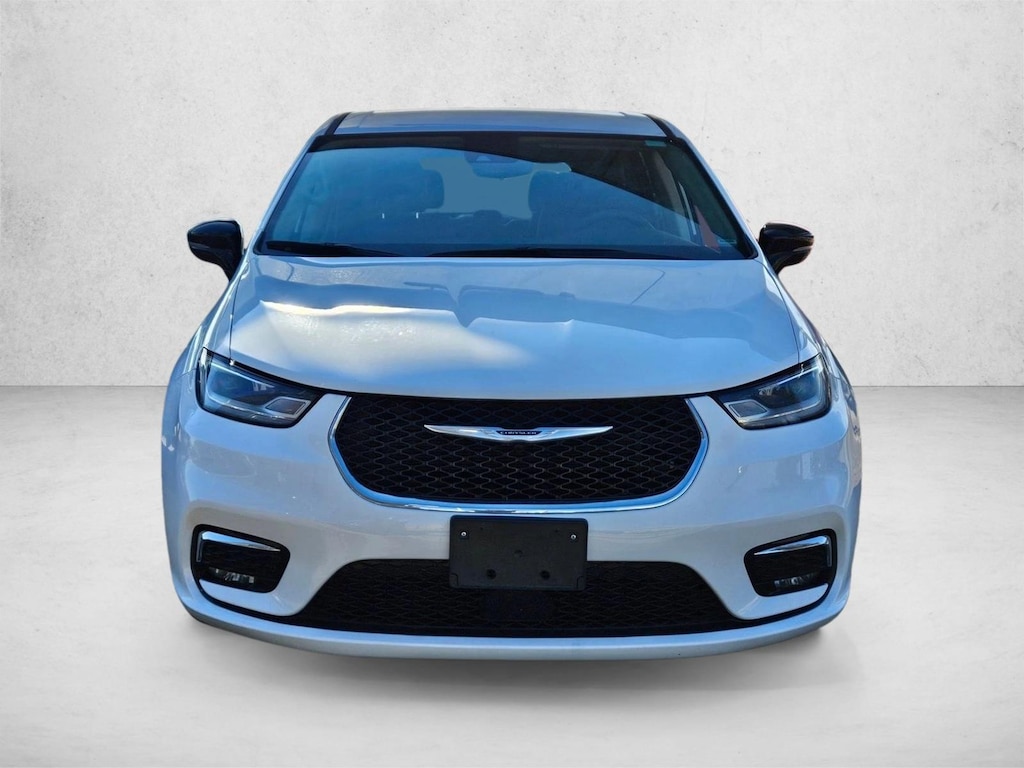 Used 2024 Chrysler Pacifica Touring L Mini-van Passenger