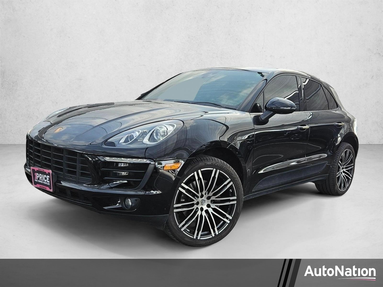 2017 Porsche Macan -'s photo