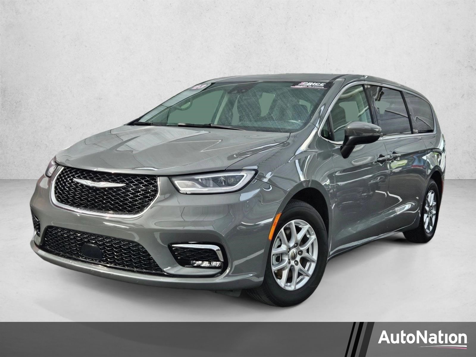 2023 Chrysler Pacifica Touring L's photo