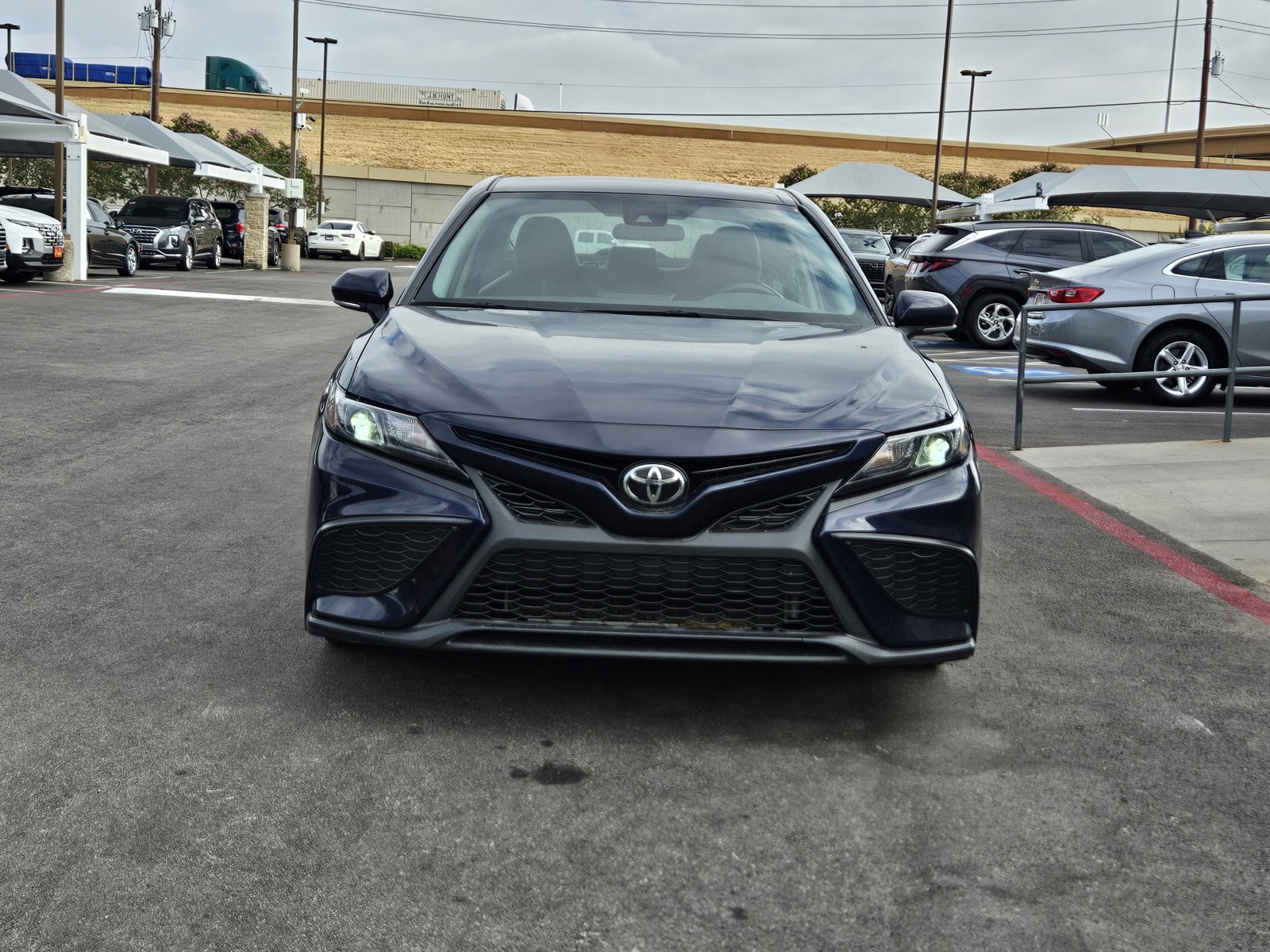 Used 2022 Toyota Camry SE with VIN 4T1G11AK1NU008895 for sale in North Richland Hills, TX