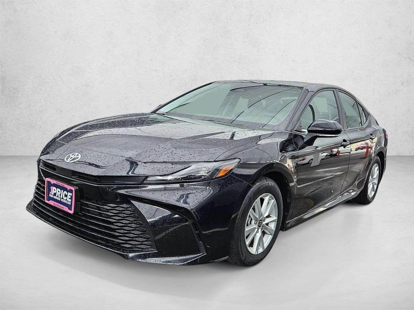 2025 Toyota Camry LE's photo