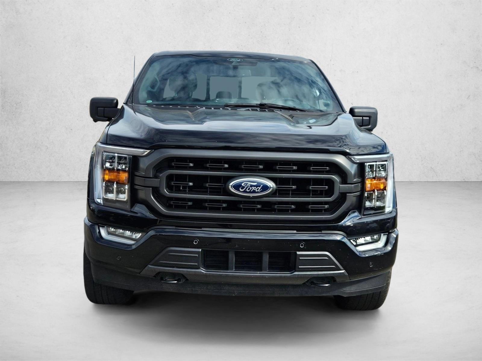 2021 Ford F-150 XLT photo 2