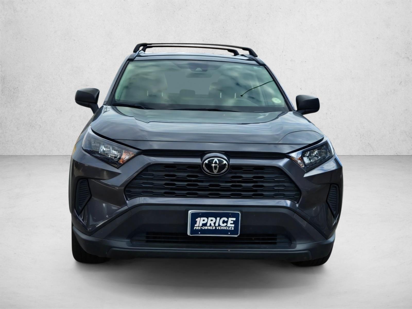 2020 Toyota RAV4 LE photo 2