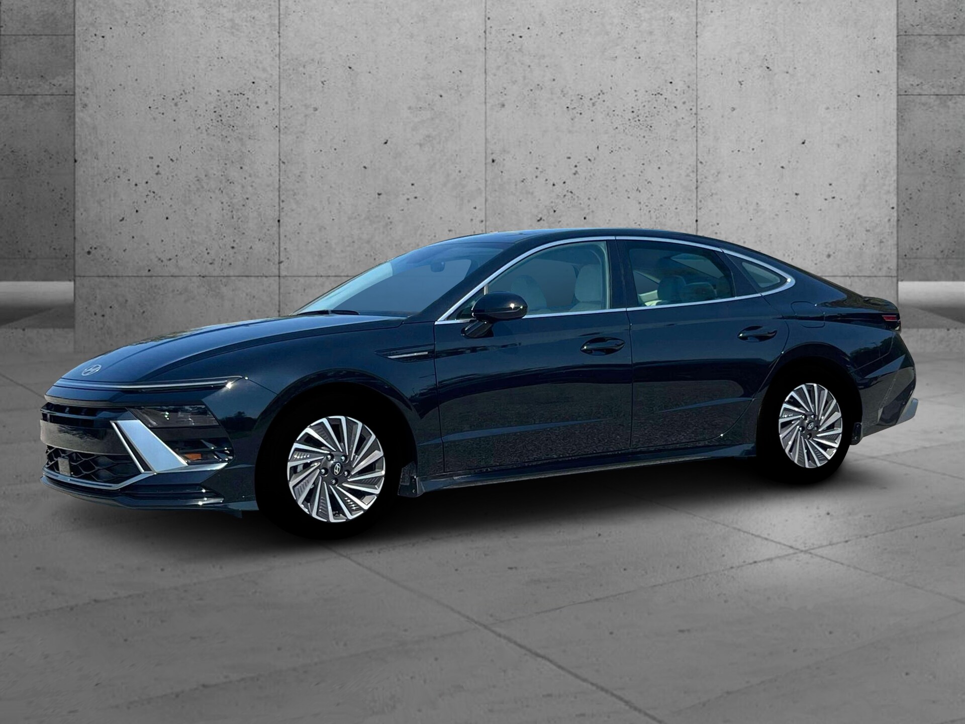 2025 Hyundai Sonata Hybrid SEL photo 2