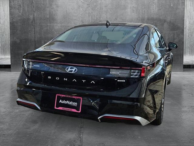 2025 Hyundai Sonata Hybrid Limited photo 2