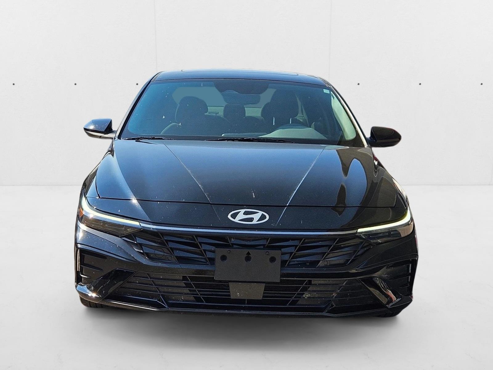 2024 Hyundai Elantra SEL Convenience photo 2