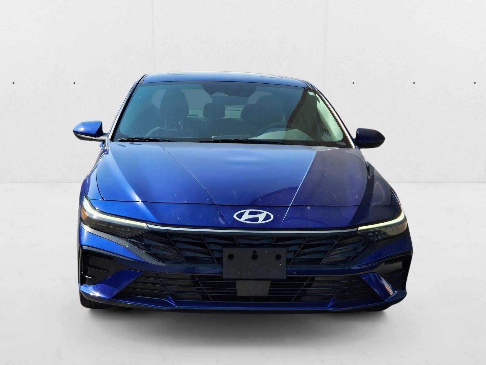 2024 Hyundai Elantra SEL Convenience photo 2