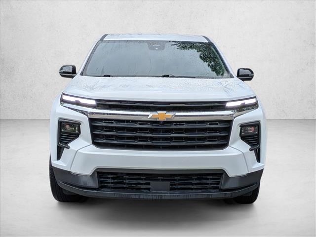 2024 Chevrolet Traverse LS photo 2
