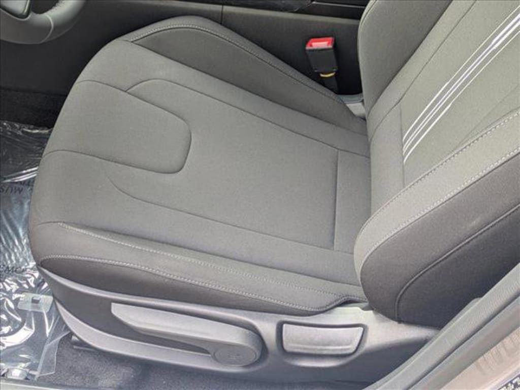 New 2025 Hyundai Elantra Hybrid SEL Sport 4dr Car