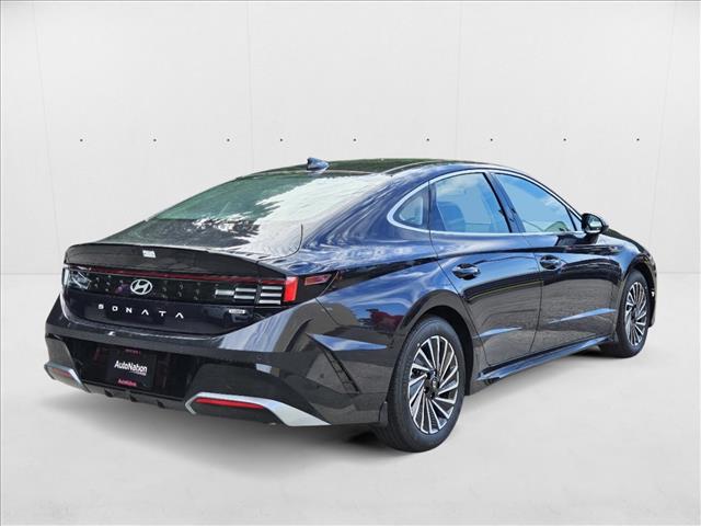2024 Hyundai Sonata Hybrid Limited photo 2