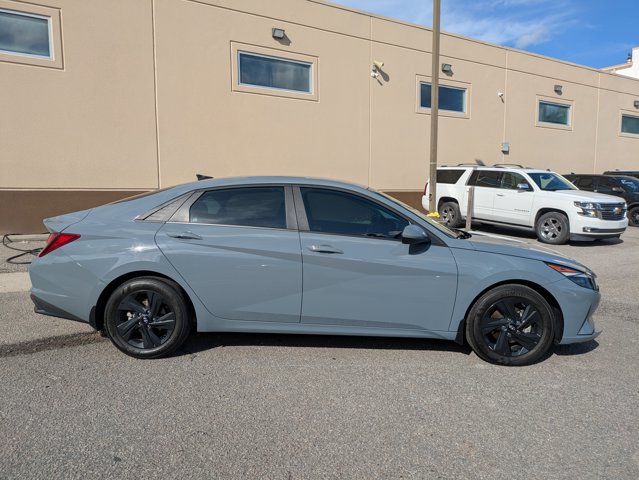2023 Hyundai Elantra SEL photo 4