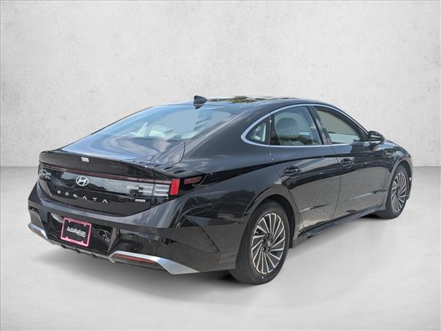 2024 Hyundai Sonata Hybrid Limited photo 2