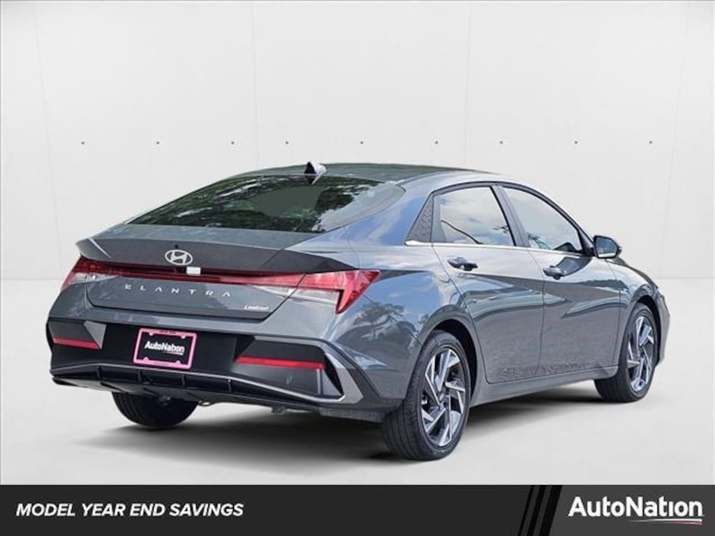 New 2025 Hyundai Elantra Limited 4dr Car