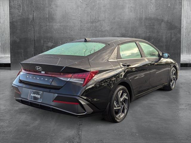2025 Hyundai Elantra SEL Convenience photo 2