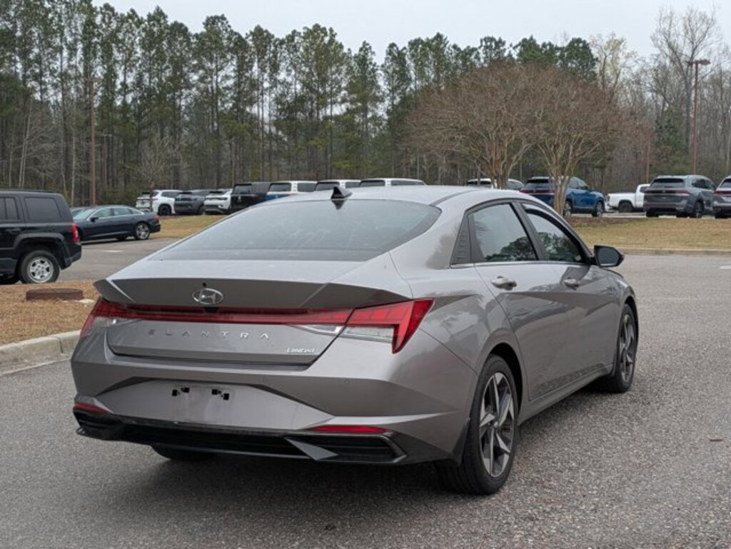 Used 2023 Hyundai Elantra Limited 4dr Car