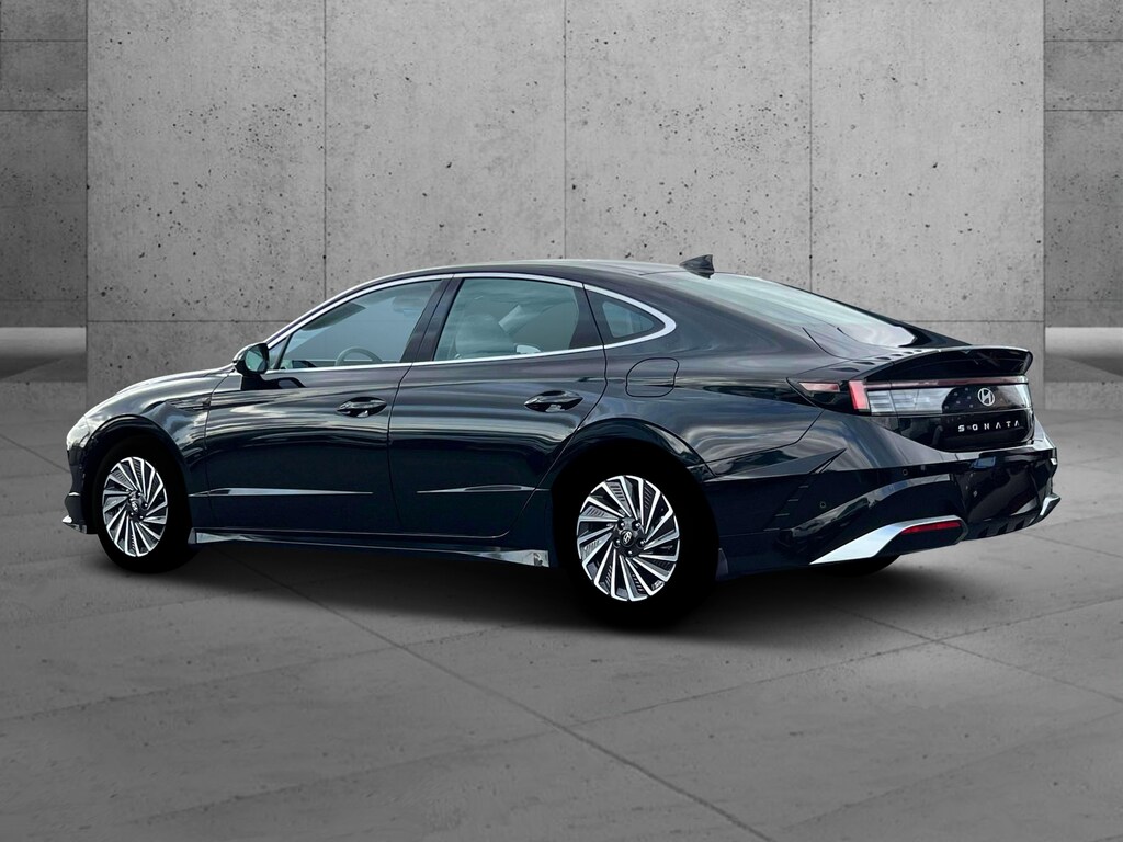 New 2025 Hyundai Sonata Hybrid Limited 4dr Car