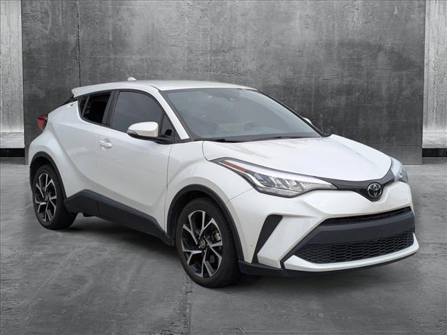 2022 Toyota C-HR XLE photo 3