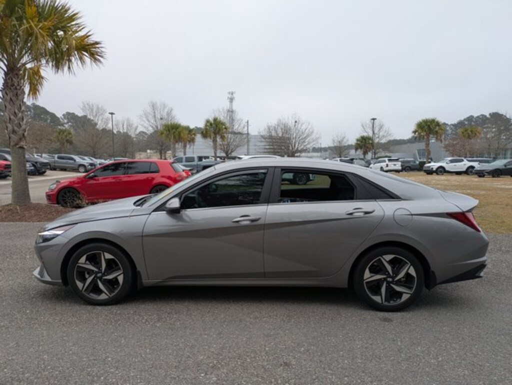 Used 2023 Hyundai Elantra Limited 4dr Car