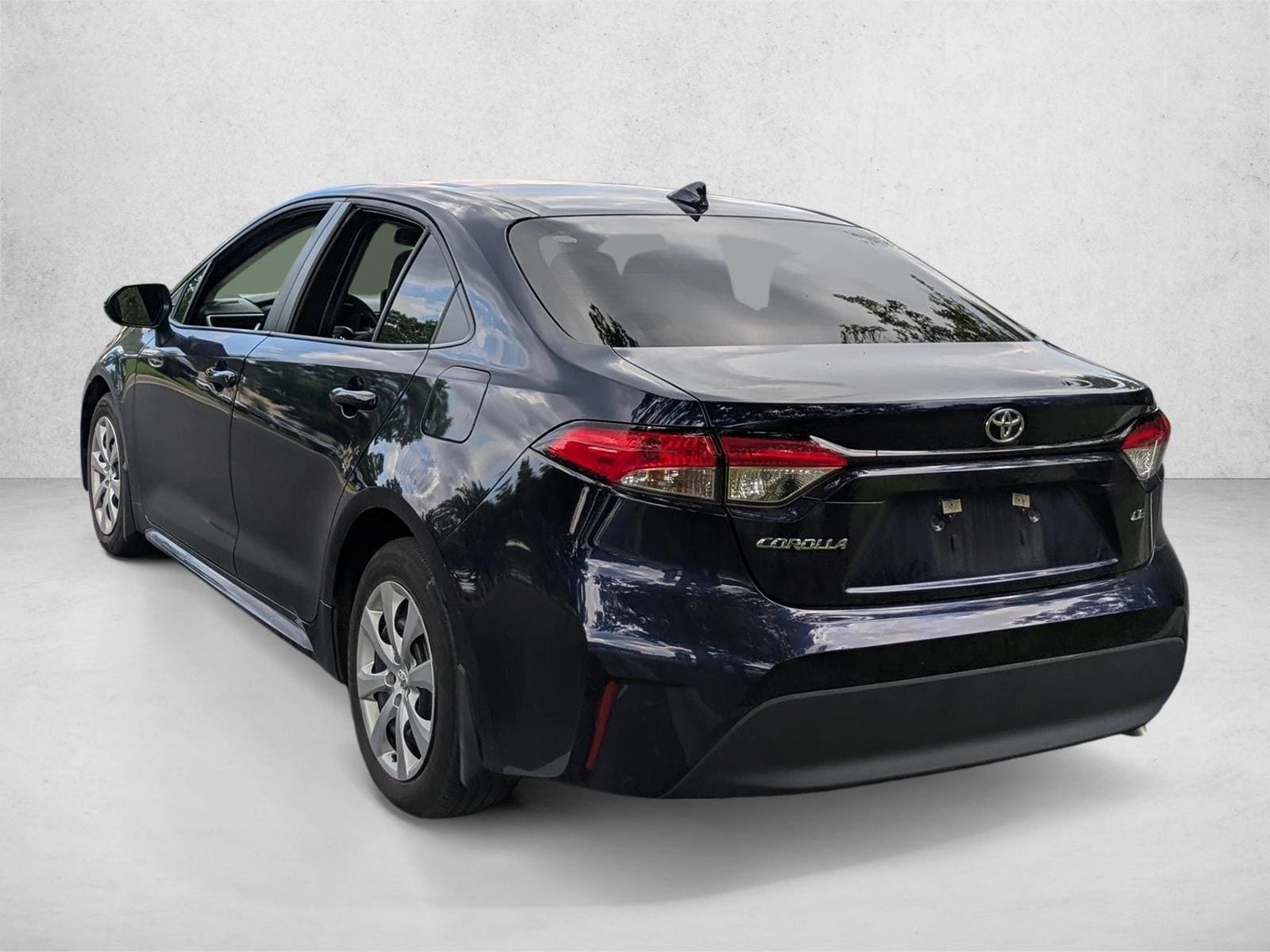 2025 Toyota Corolla LE - Photo 8