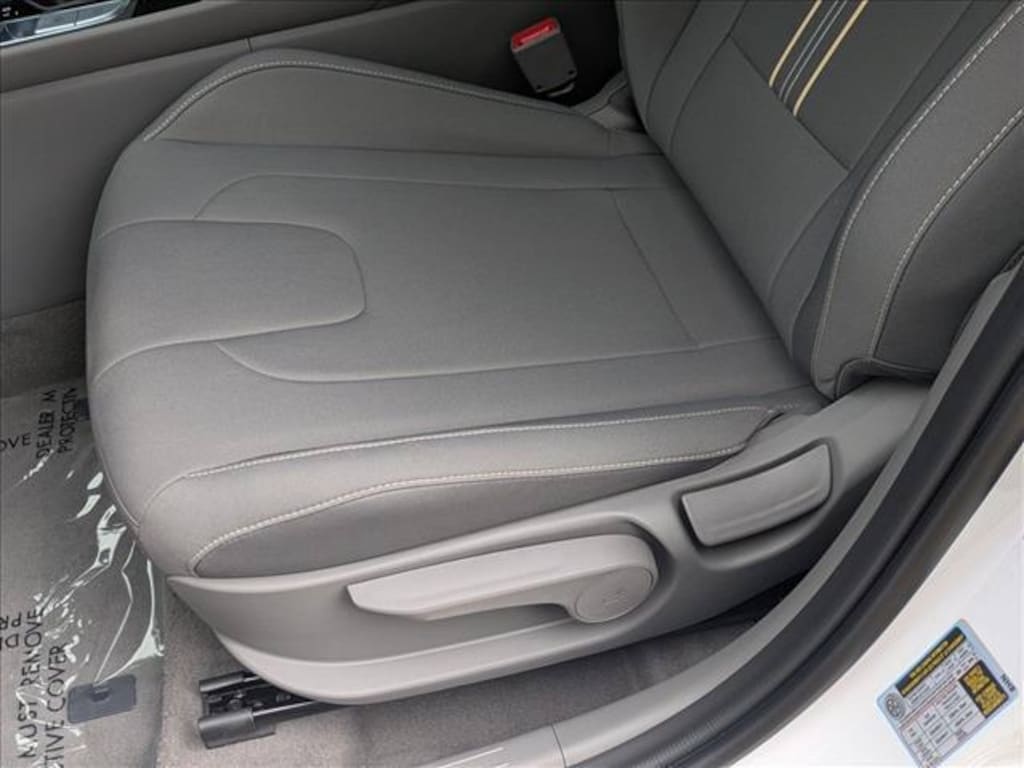 New 2025 Hyundai Elantra Hybrid SEL Sport 4dr Car