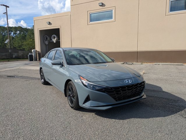 2023 Hyundai Elantra SEL photo 3