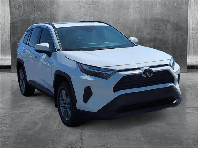 2024 Toyota RAV4 XLE photo 3
