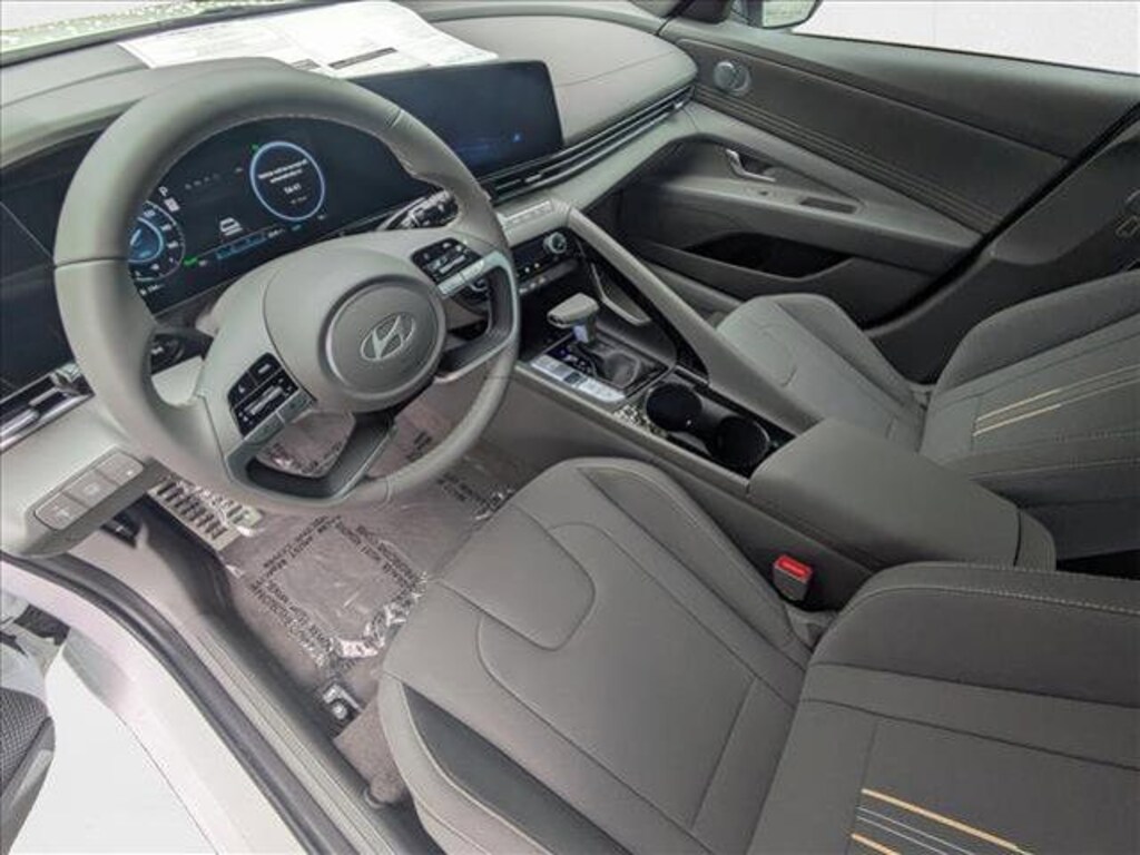 New 2025 Hyundai Elantra Hybrid SEL Sport 4dr Car