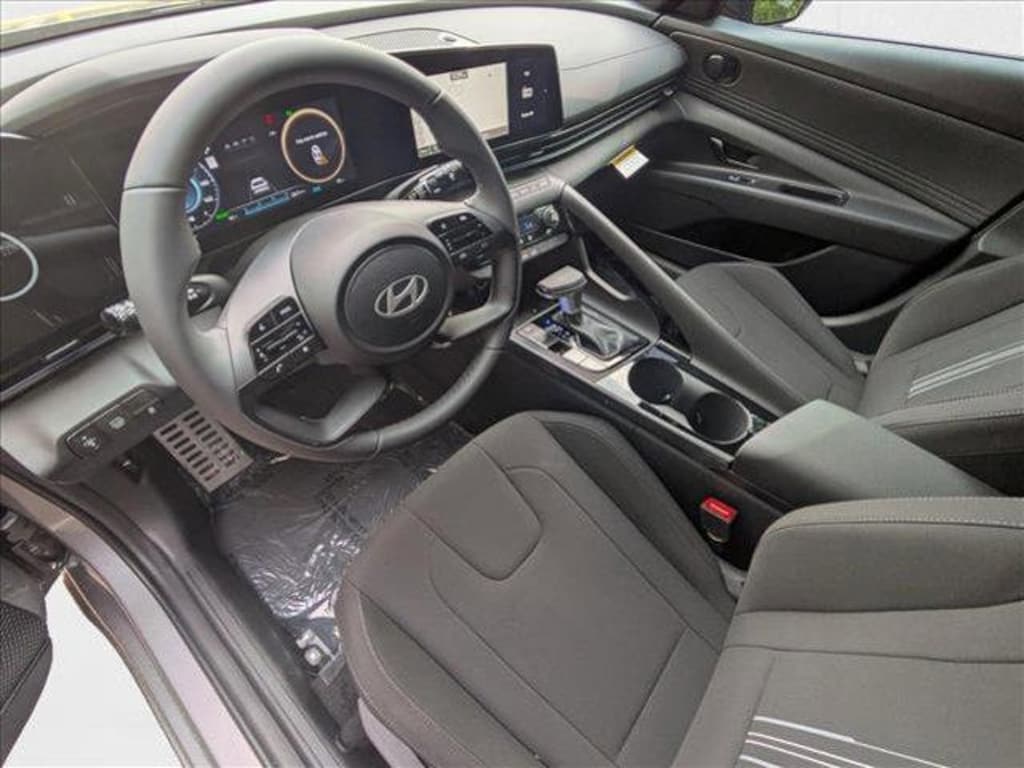 New 2025 Hyundai Elantra Hybrid SEL Sport 4dr Car