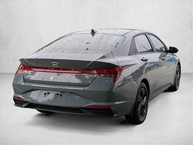 2023 Hyundai Elantra SEL photo 2