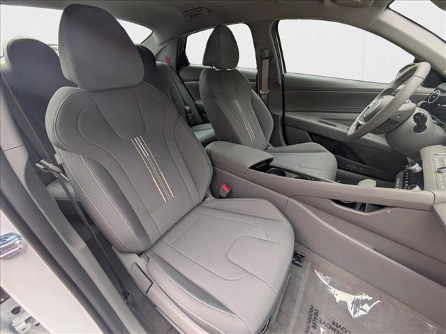 2025 Hyundai Elantra Blue - Photo 17